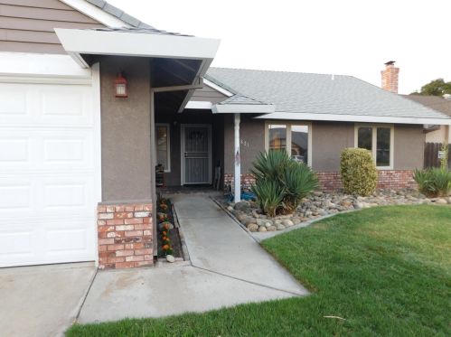 1821 Columbard Way, Modesto, CA 95351-4427