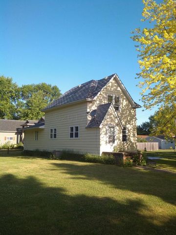 40 2nd Ave, Kindred, ND 58051-4017