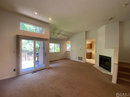 252 Sayre Dr, Princeton NJ  08540-5841 exterior