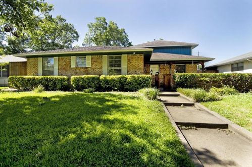 1610 Charlotte Dr, Garland TX  75041-4943 exterior