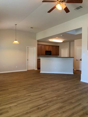 209 Buckingham Dr, Uhland TX  78640-5821 exterior