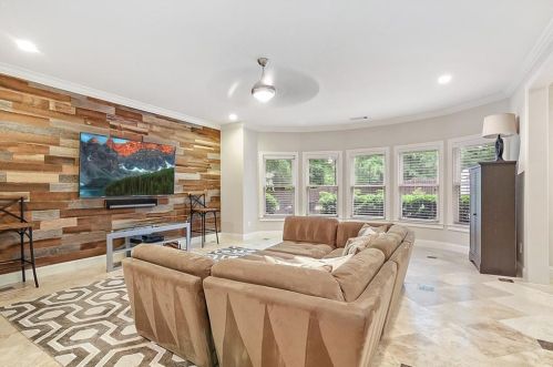 2292 Meadowvale Dr, Atlanta GA  30345-3543 exterior