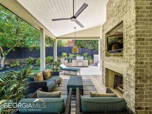 2303 Havenridge Dr, Atlanta GA  30305-4014 exterior