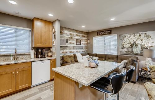5393 Yale Ave, Denver CO  80222-6902 exterior