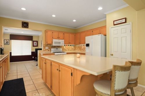 12595 Orangeblossom Ln, Riverside CA  92503-7058 exterior