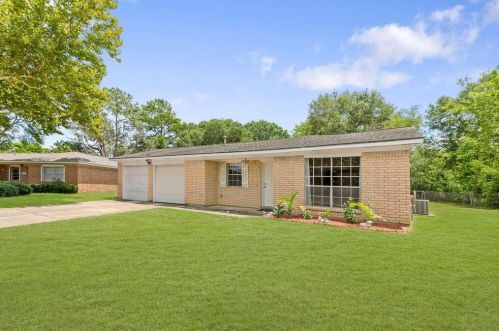 521 Gardenia St, Angleton, TX 77515-4867