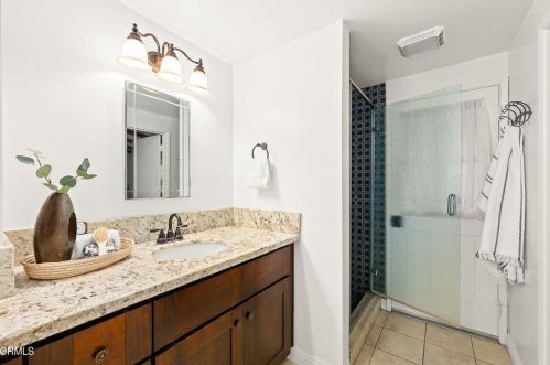 2512 Rockdell St, Glendale CA 91214-2221 exterior