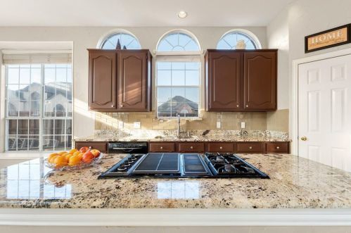 3627 Fld Stone Dr, Carrollton TX exterior