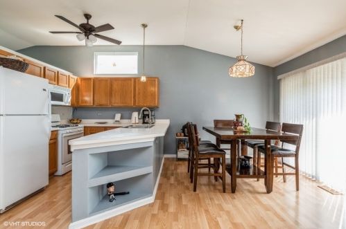 5706 Breezeland Rd, Carpentersville, IL 60110-3346