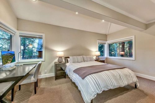 11114 Mougle Ln, Truckee CA  96161-6105 exterior