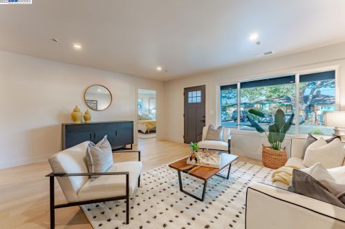 2256 Glen Way, Palo Alto, CA 94303-1527