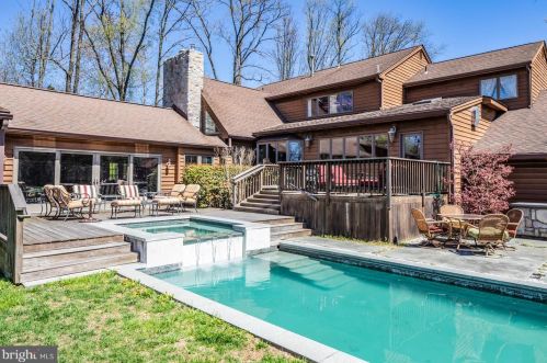 15 Teak Ln, Princeton NJ 08540-4724 exterior