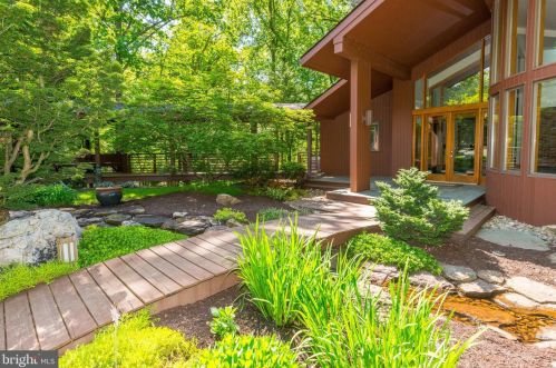 951 Millwood Rd, Great Falls, VA 22066-2308