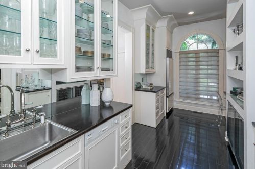 110 Brooks Bnd, Princeton NJ  08540-7545 exterior