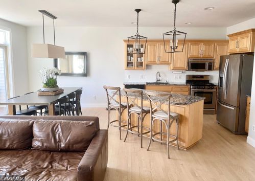 1068 Juliet Ave, Saint Paul MN  55105-2122 exterior