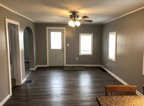 372 Station St, Saint Anne, IL 60964-7252
