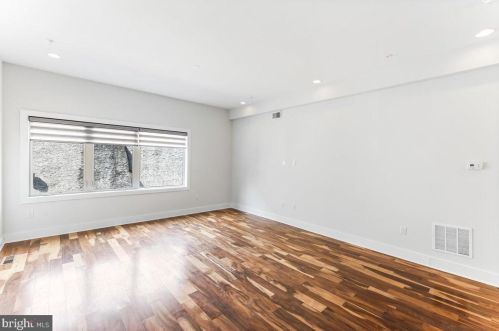 154 Front St, Philadelphia PA  19106-0020 exterior