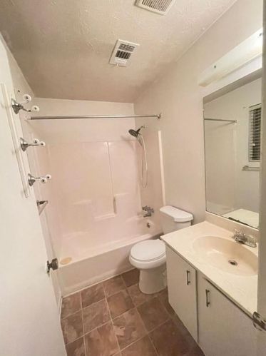 5012 Galbraith Cir, Stone Mountain, GA 30088-1727