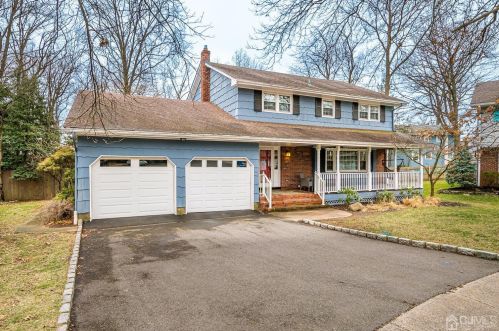 13 Burr Dr, Metuchen, NJ 08840-2617