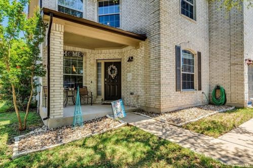 132 Trinity Dr, Uhland TX 78640-4330 exterior