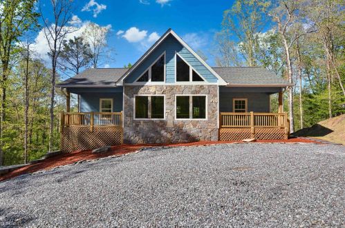 371 Gunite Cir, Ellijay, GA 30540-5586