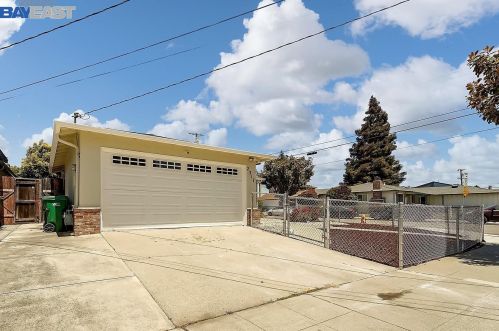 2317 Cryer St, Hayward, CA 94545-3015