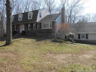 81 Ridgeview Cir, Guilford, CT 06437-1244