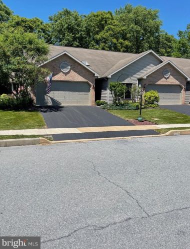 6434 Whisper Wood Ln, Harrisburg, PA 17112-1881
