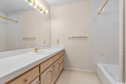 2515 Willow Hl Dr, Sandy UT 84093-1894 exterior