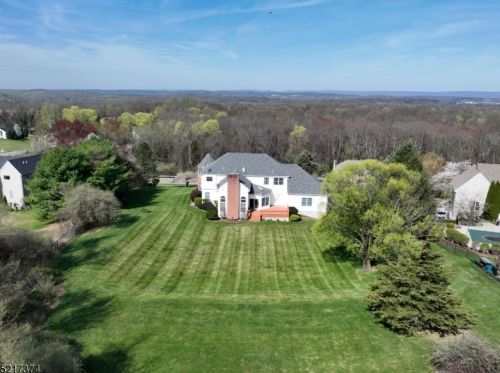 28 Wisteria Rd, Sparta, NJ 07871-4020