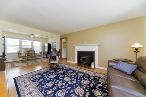 215 Great Swamp Rd, Glastonbury, CT 06033-1319