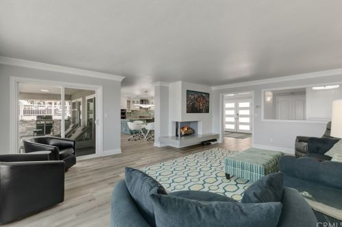 450 25 St, Upland CA 91784-8338 exterior