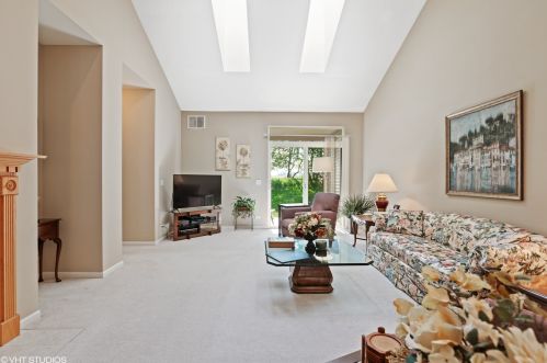 871 Eineke Blvd, Barrington Hills, IL 60102