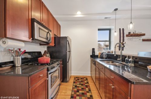 4808 Kenmore Ave, Chicago, IL 60640-3737