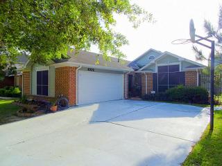 9322 Corner Oaks Ln, Houston, TX 77036-8602