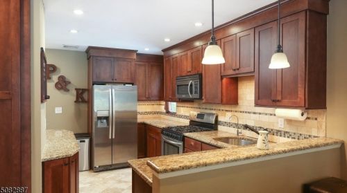302 Passaic Ave, Stirling, NJ 07980-1333