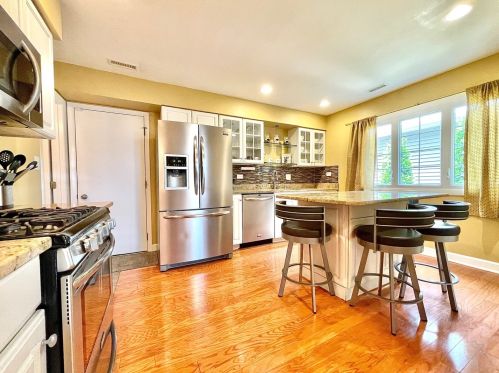 137 Lawford Ct, Hanover Park, IL 60108-1582