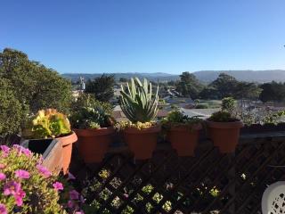 6 Valencia Ct, Seaside, CA 93955-5628