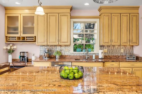 35 Leroy Pl, Tinton Falls NJ  07701-1712 exterior