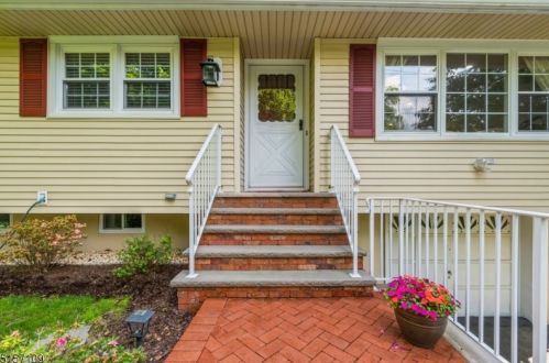 24 Struble Ln, Dover, NJ 07801-1913