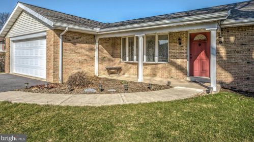 154 Scenic View Dr, Ephrata, PA 17522-9570