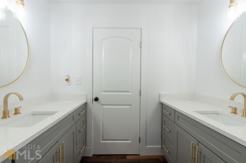 2892 Humphries Dr, Atlanta GA  30354-2434 exterior