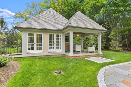 672 Lake Ave, Greenwich CT  06830-3854 exterior