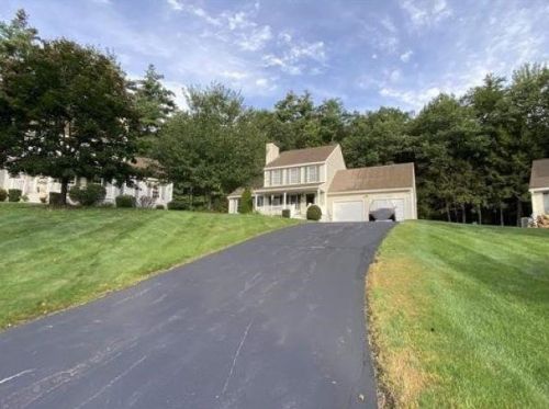 8 Balsam Ln, Amherst, NH 03031-3054
