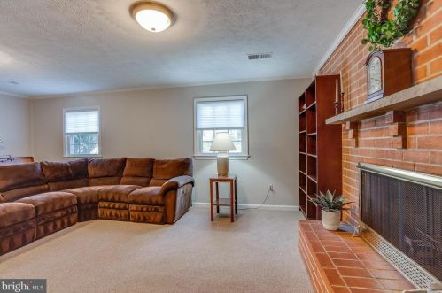 9001 Teddy Rae Ct, Springfield VA 22152-2644 exterior