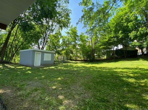 11 Hawkins St, Derby CT  06418-1533 exterior