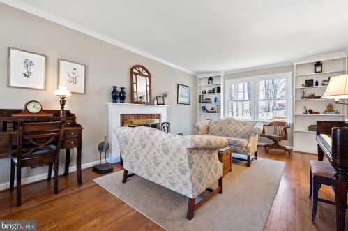 6705 Little Ann Ct, Springfield VA  22152-2629 exterior