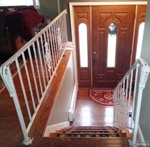 131 Manhattan Ave, Teaneck, NJ 07666-6135