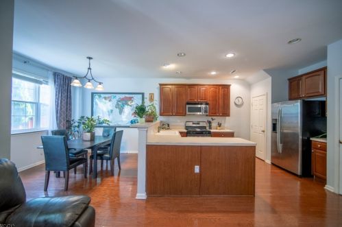 12 Scarlet Oak Dr, Princeton NJ  08540-4610 exterior