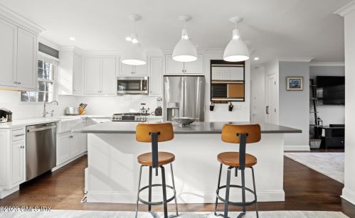 140 Putnam Park, Greenwich CT  06830-5780 exterior